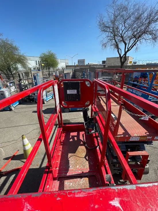 2019 MEC MICRO 19 Scissor Lift