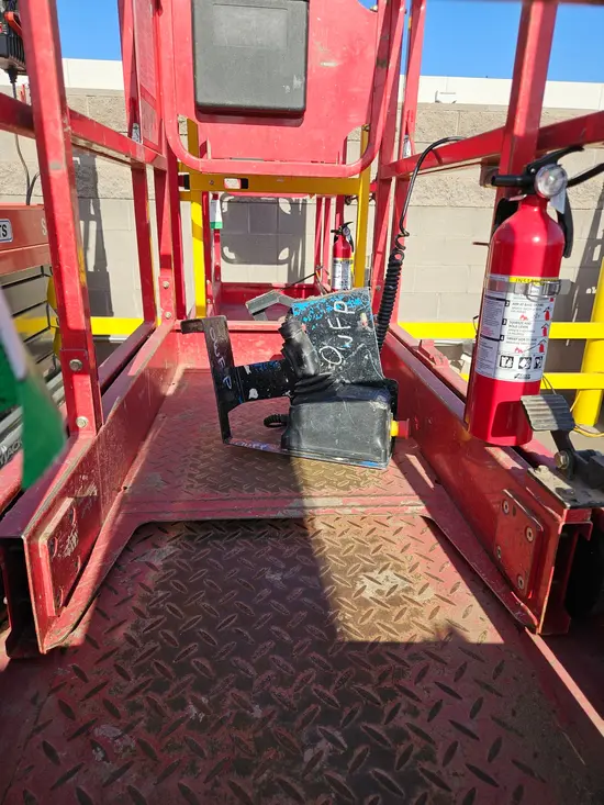 2019 MEC MICRO 19 Scissor Lift