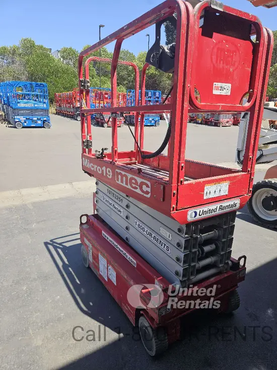 2018 MEC MICRO 19 Scissor Lift