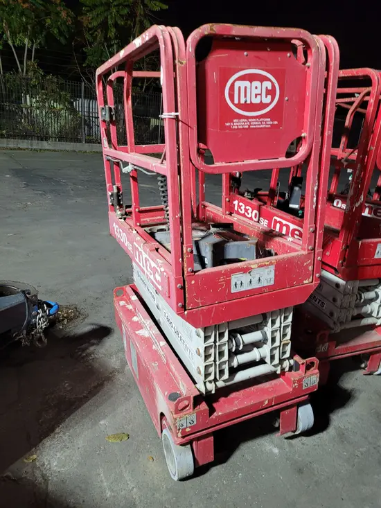 2017 MEC 1330SE Scissor Lift
