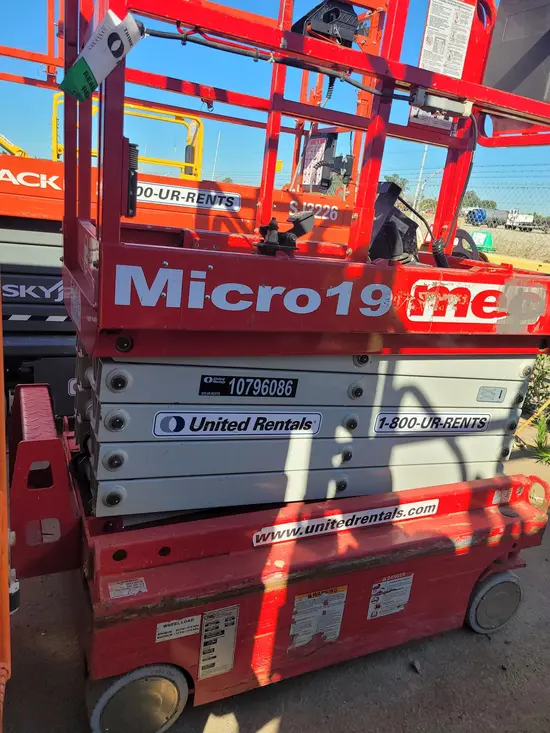 2018 MEC MICRO 19 Scissor Lift