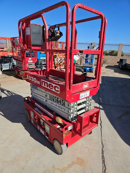 2017 MEC 1330SE Scissor Lift