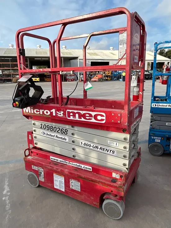 2019 MEC MICRO 19 Scissor Lift