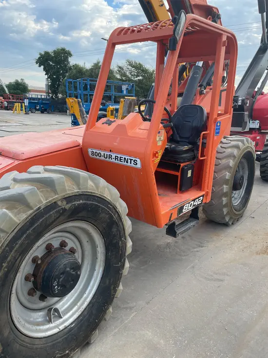 2017 SKYTRAK 8042 Forklift