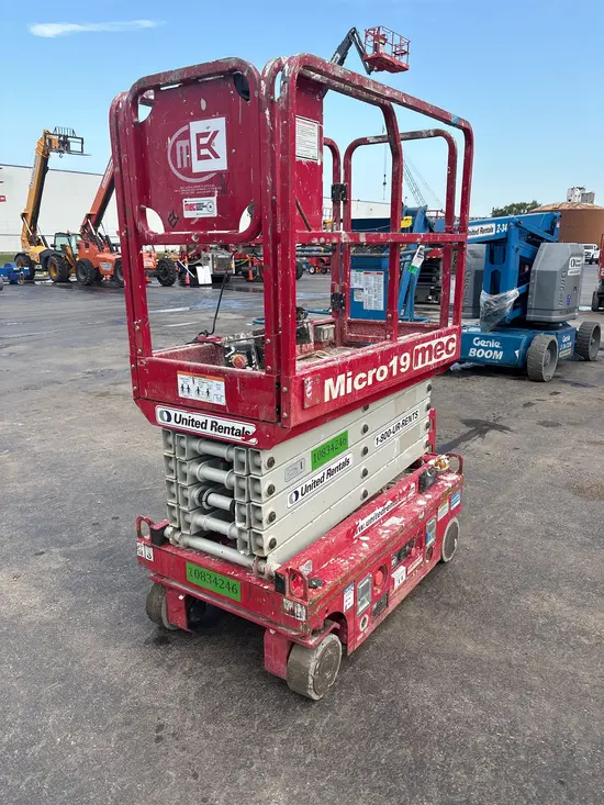 2018 MEC MICRO 19 Scissor Lift