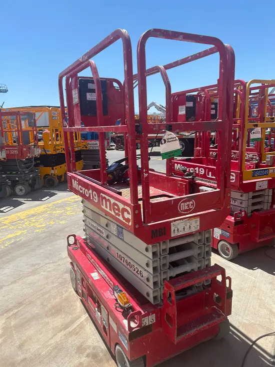 2018 MEC MICRO 19 Scissor Lift