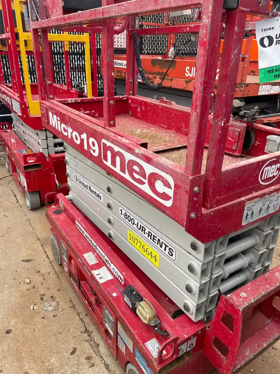 2018 MEC MICRO 19 Scissor Lift