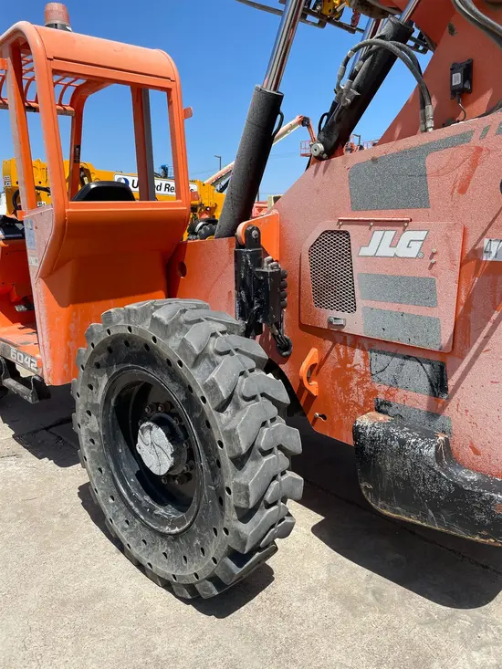 2017 SKYTRAK 6042 Forklift