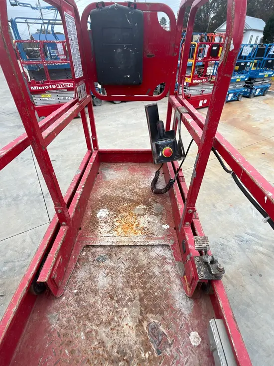 2018 MEC MICRO 19 Scissor Lift