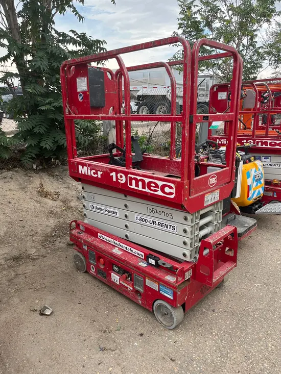 2018 MEC MICRO 19 Scissor Lift