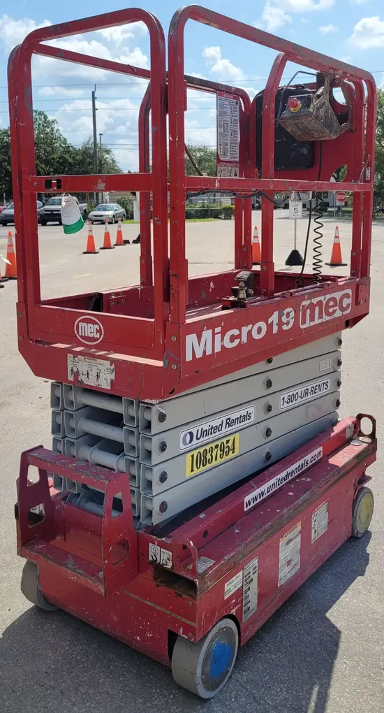 2018 MEC MICRO 19 Scissor Lift