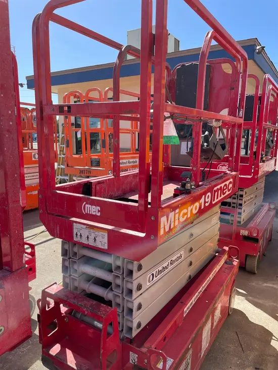 2019 MEC MICRO 19 Scissor Lift