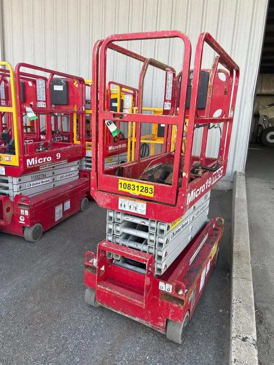 2018 MEC MICRO 19 Scissor Lift