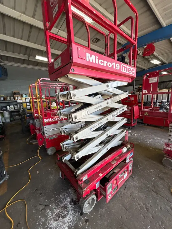 2018 MEC MICRO 19 Scissor Lift