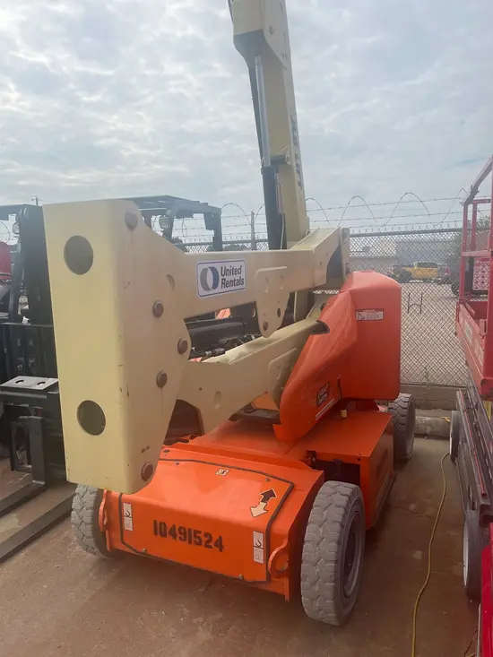 2016 JLG E400AJPN Articulating Boom Lift