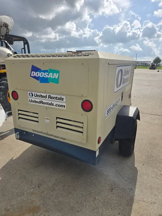 2019 Doosan P425/HP375WCUT4 Air Compressor