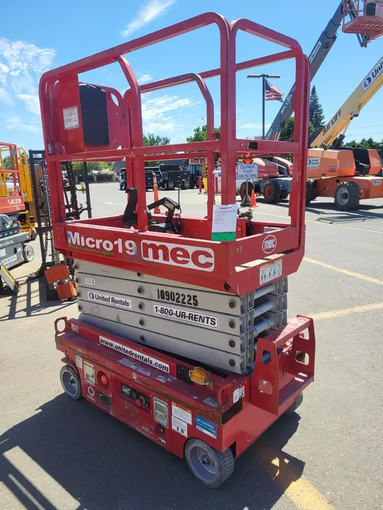 2019 MEC MICRO 19 Scissor Lift