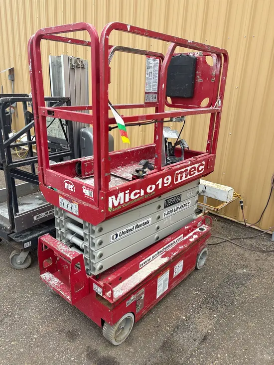 2019 MEC MICRO 19 Scissor Lift
