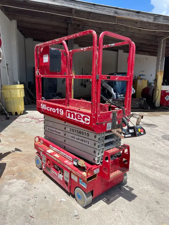 2018 MEC MICRO 19 Scissor Lift