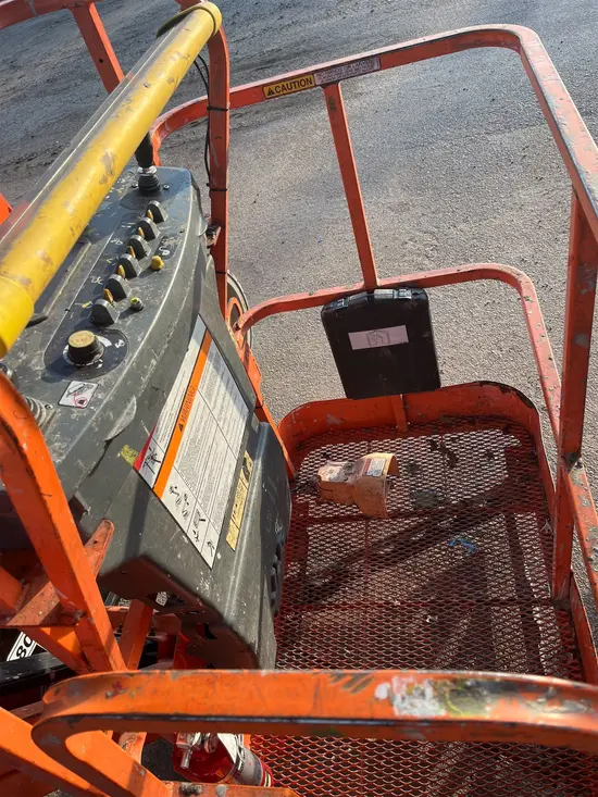 2015 JLG E400AJPN Articulating Boom Lift