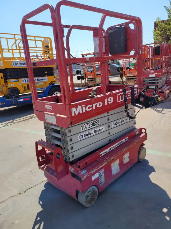 2018 MEC MICRO 19 Scissor Lift