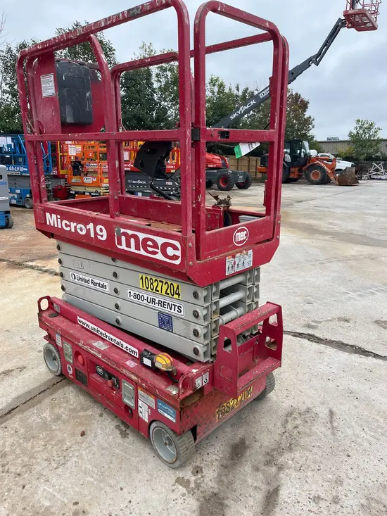 2018 MEC MICRO 19 Scissor Lift