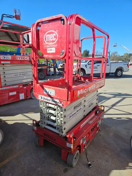 2019 MEC MICRO 19 Scissor Lift