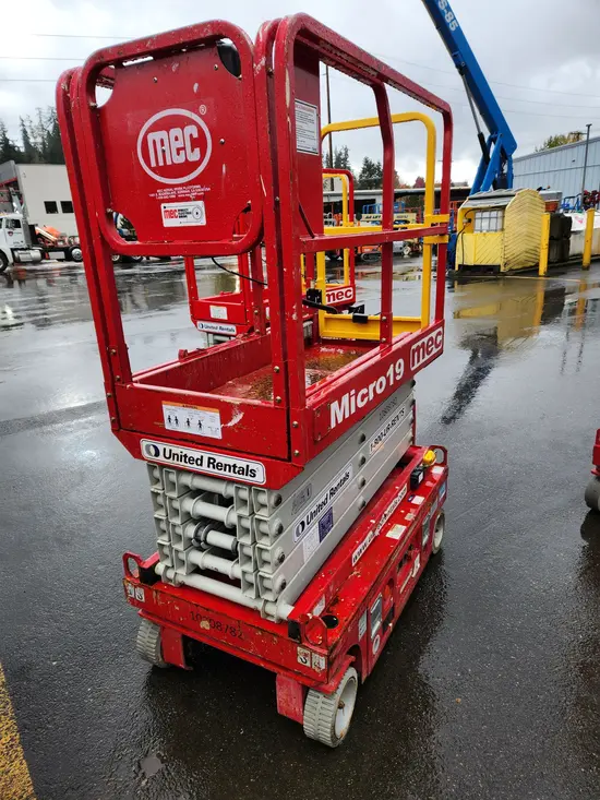 2018 MEC MICRO 19 Scissor Lift