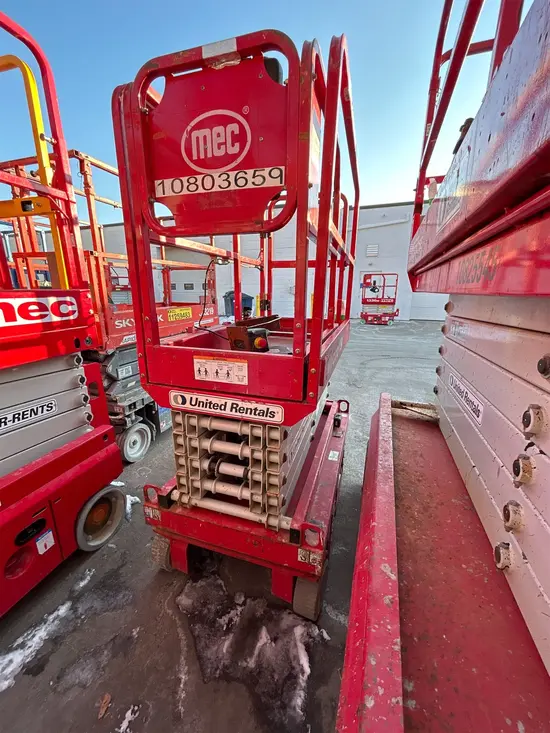 2018 MEC MICRO 19 Scissor Lift