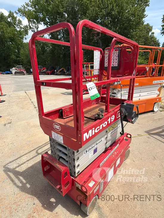 2018 MEC MICRO 19 Scissor Lift