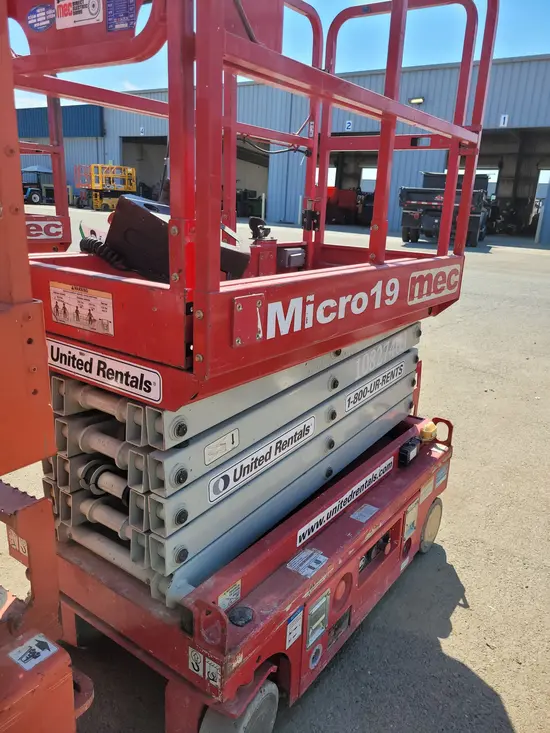 2018 MEC MICRO 19 Scissor Lift