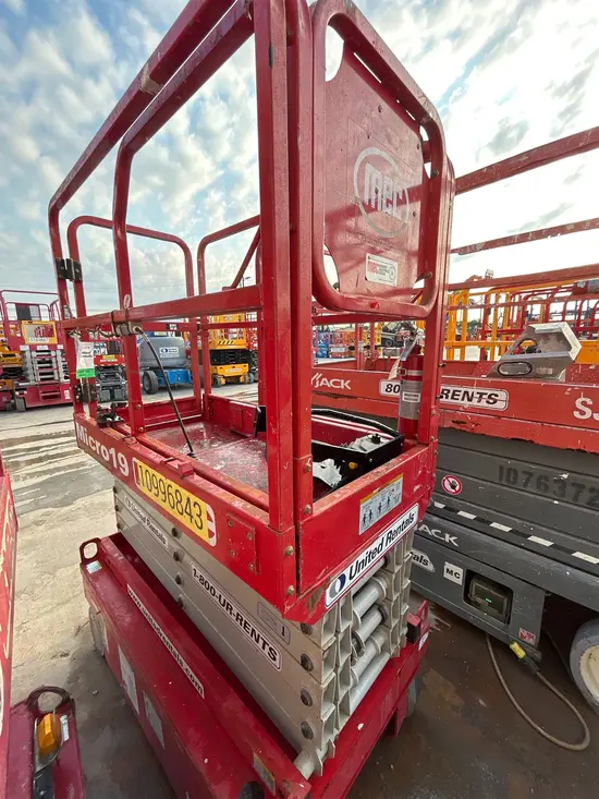 2019 MEC MICRO 19 Scissor Lift