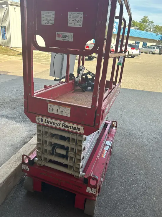 2018 MEC MICRO 19 Scissor Lift