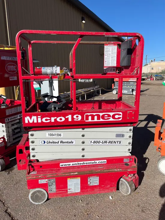 2018 MEC MICRO 19 Scissor Lift