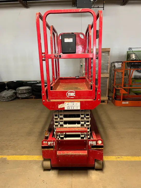 2018 MEC MICRO 19 Scissor Lift