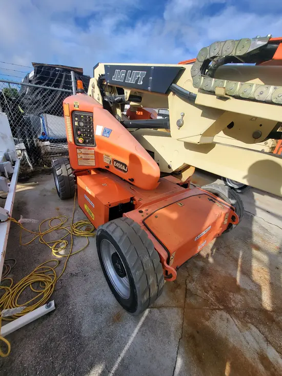 2016 JLG E450AJ Articulating Boom Lift
