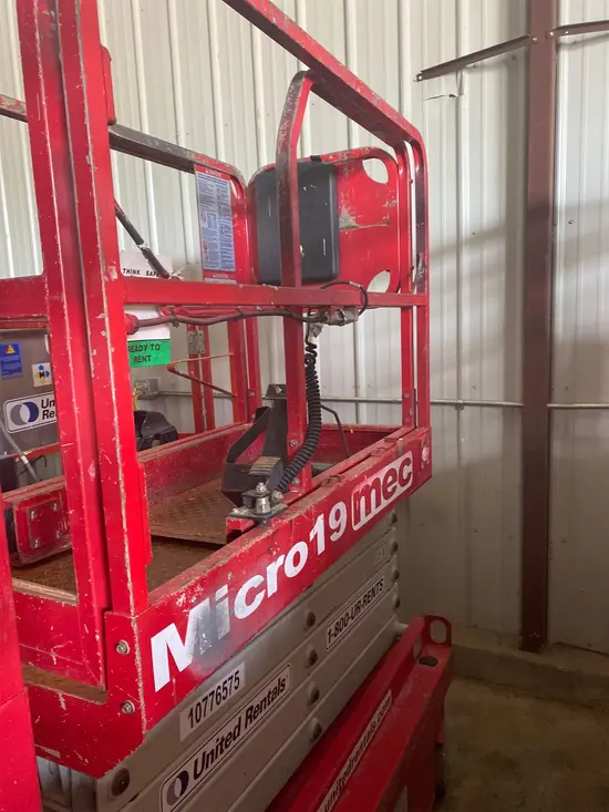 2018 MEC MICRO 19 Scissor Lift