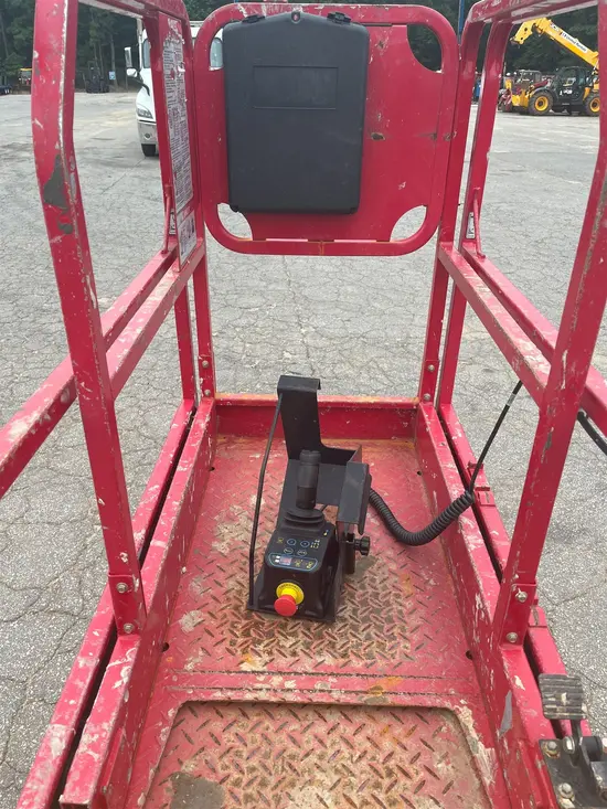 2018 MEC MICRO 19 Scissor Lift
