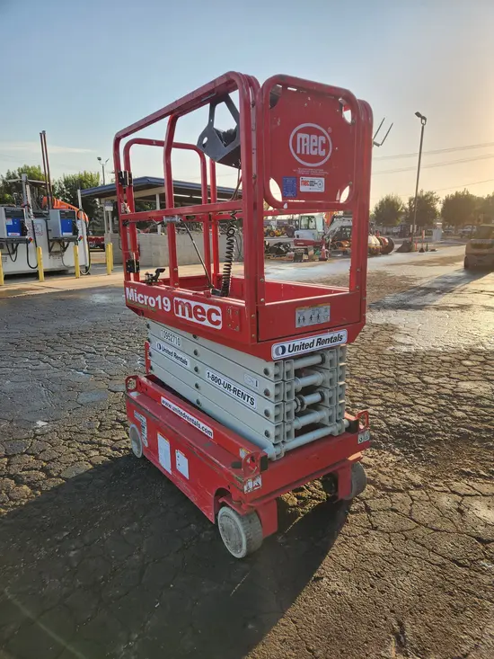 2019 MEC MICRO 19 Scissor Lift