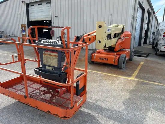 2013 JLG E450AJ Articulating Boom Lift