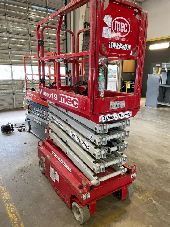 2018 MEC MICRO 19 Scissor Lift
