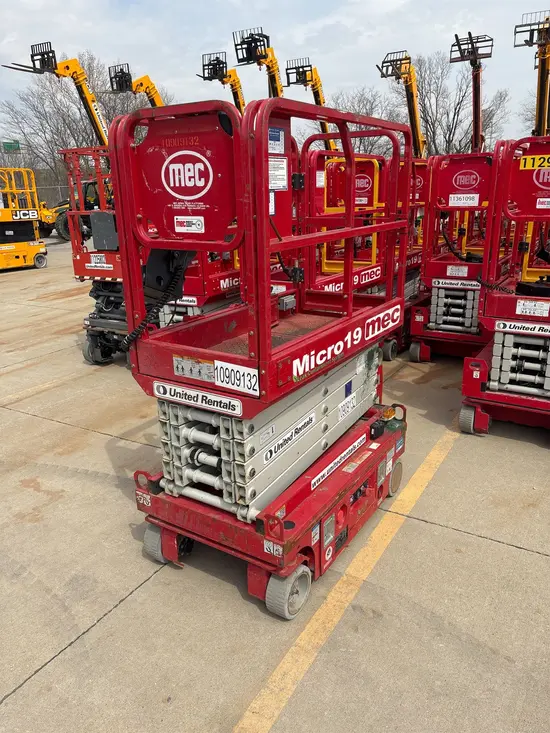 2019 MEC MICRO 19 Scissor Lift