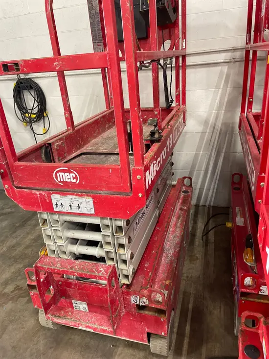 2018 MEC MICRO 19 Scissor Lift
