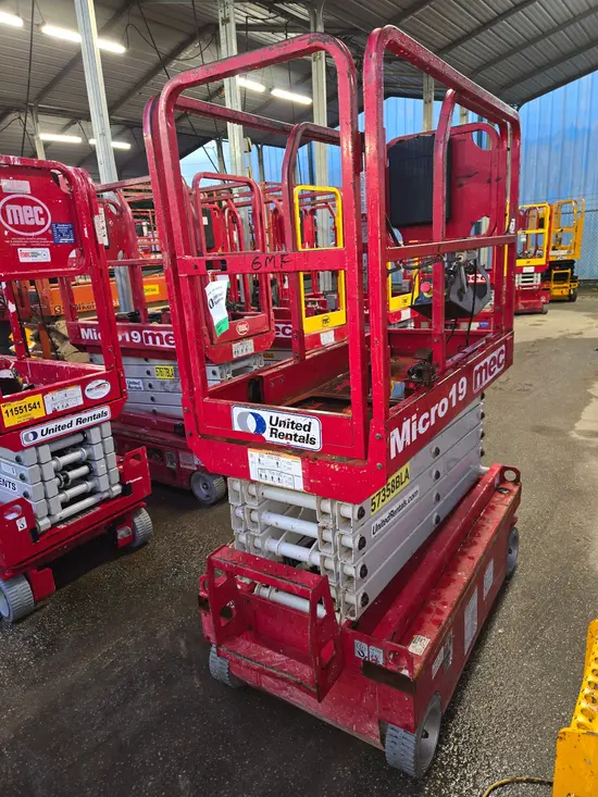 2018 MEC MICRO 19 Scissor Lift
