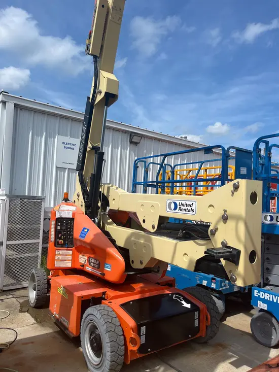 2017 JLG E400AJPN Articulating Boom Lift