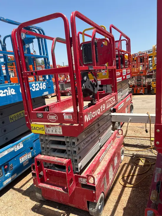 2018 MEC MICRO 19 Scissor Lift