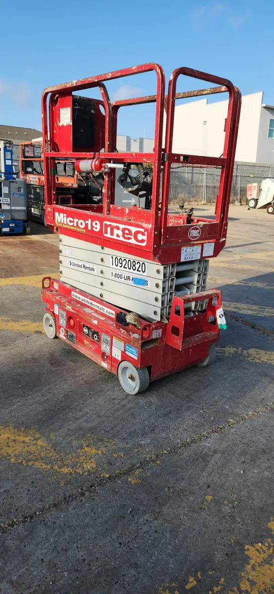 2019 MEC MICRO 19 Scissor Lift