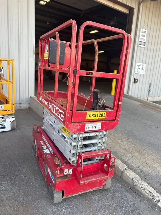2018 MEC MICRO 19 Scissor Lift