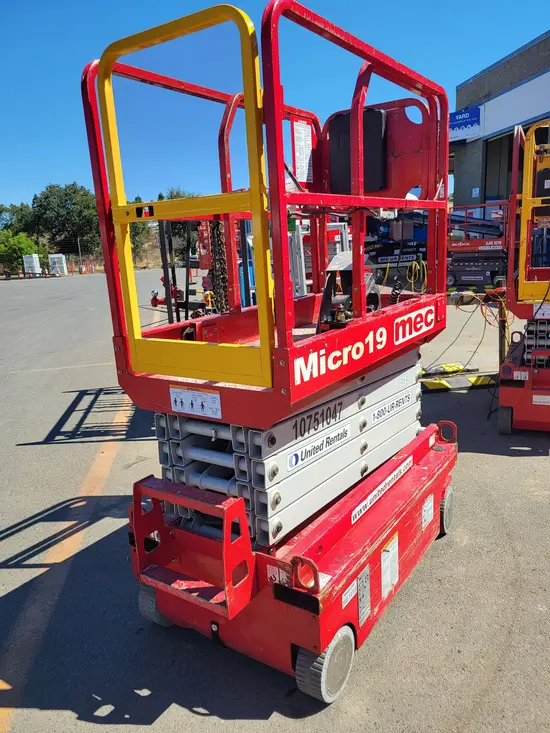 2018 MEC MICRO 19 Scissor Lift