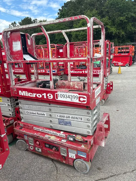 2019 MEC MICRO 19 Scissor Lift